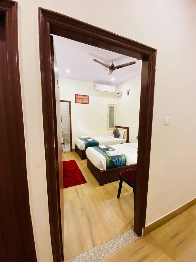 The Century Plaza Hotel Varanasi Exterior foto