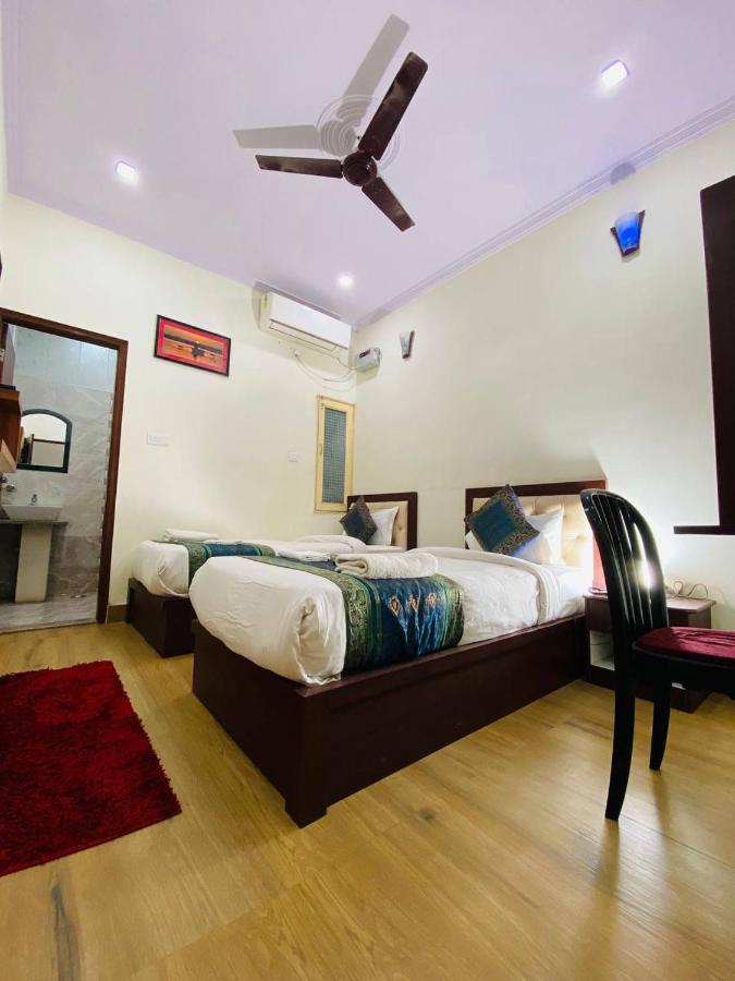 The Century Plaza Hotel Varanasi Exterior foto