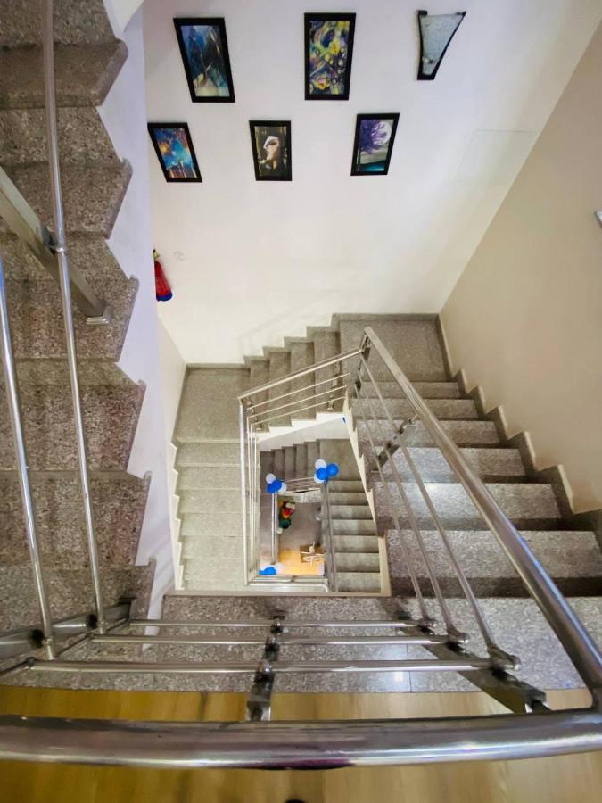 The Century Plaza Hotel Varanasi Exterior foto