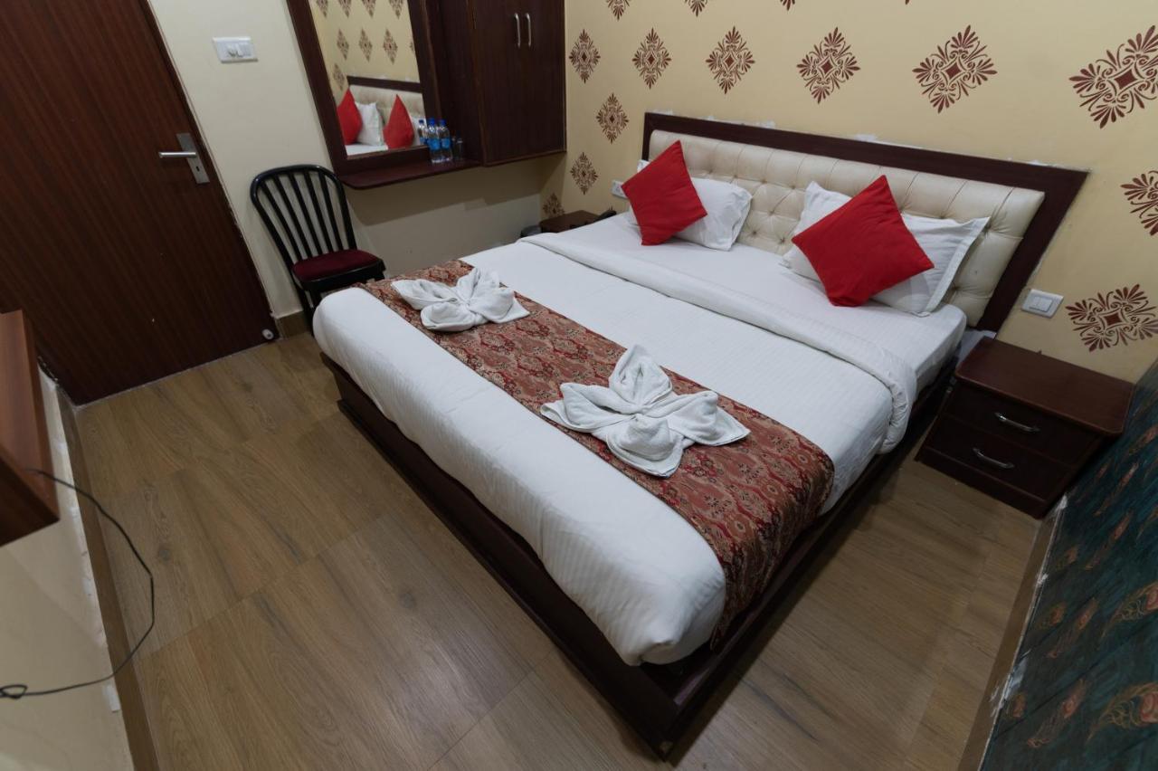 The Century Plaza Hotel Varanasi Exterior foto