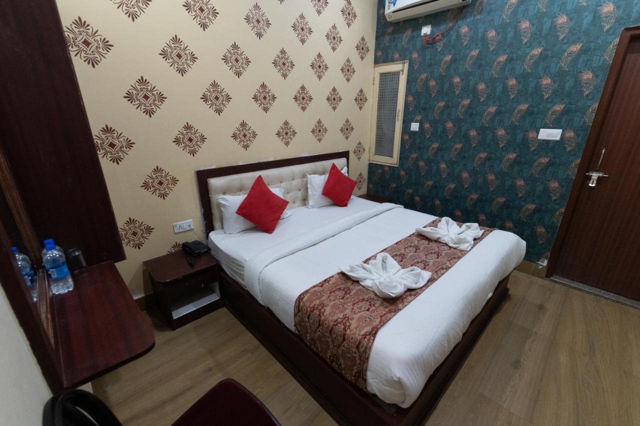 The Century Plaza Hotel Varanasi Exterior foto