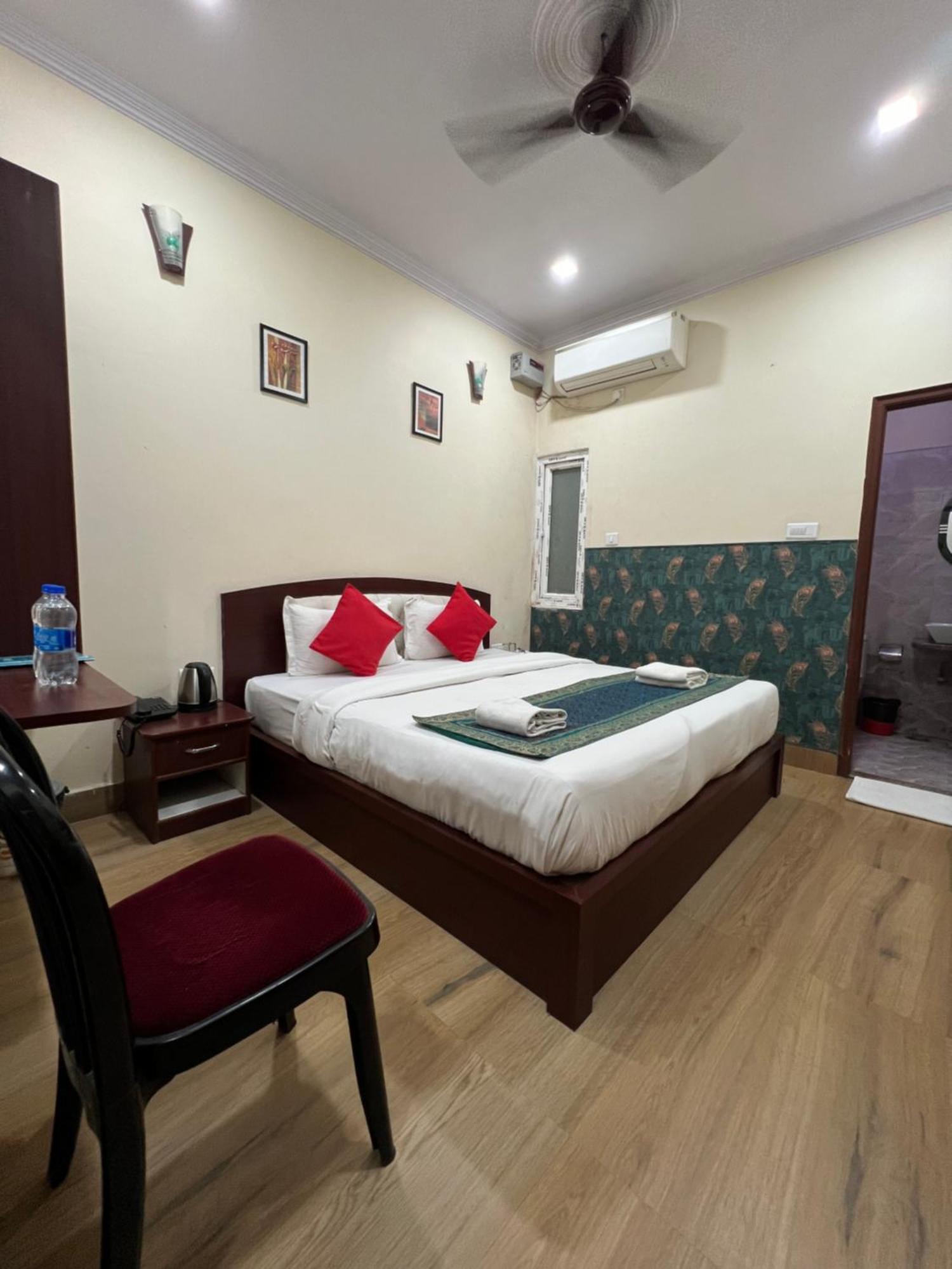 The Century Plaza Hotel Varanasi Exterior foto