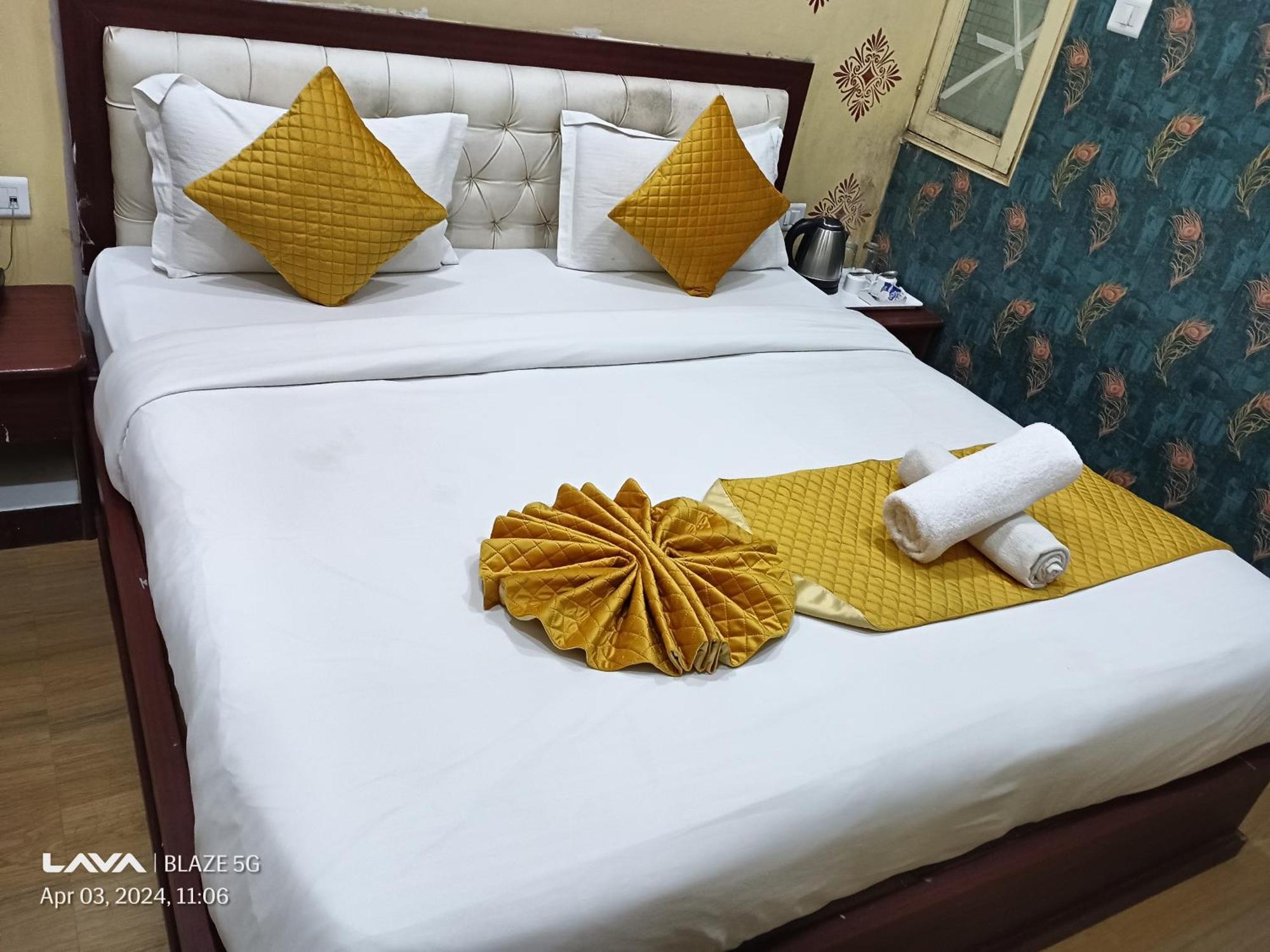 The Century Plaza Hotel Varanasi Exterior foto